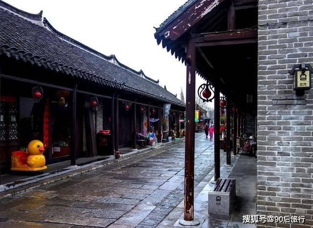 受邀旁听自治区两会的国际组织代表，报名采访报道自治区两会的港澳媒体、外国媒体记者走进乌鲁木齐“看到了开放的新疆，看到了乌鲁木齐人民幸福生活的真实样子”